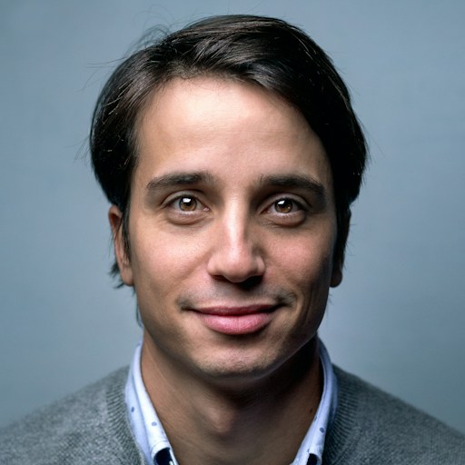 Stock portrait used for Oliver Bennett's editorial profile